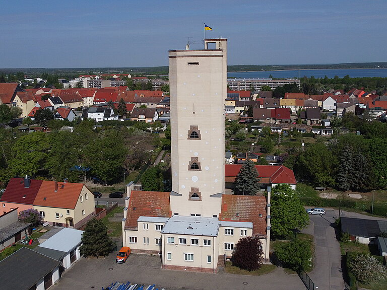 Luftaufnahme vom Wasserturm, im Hintergrund Gräfenhainichen mit Gremminer See