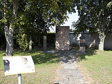 Weg zum Galle-Denkmal. 