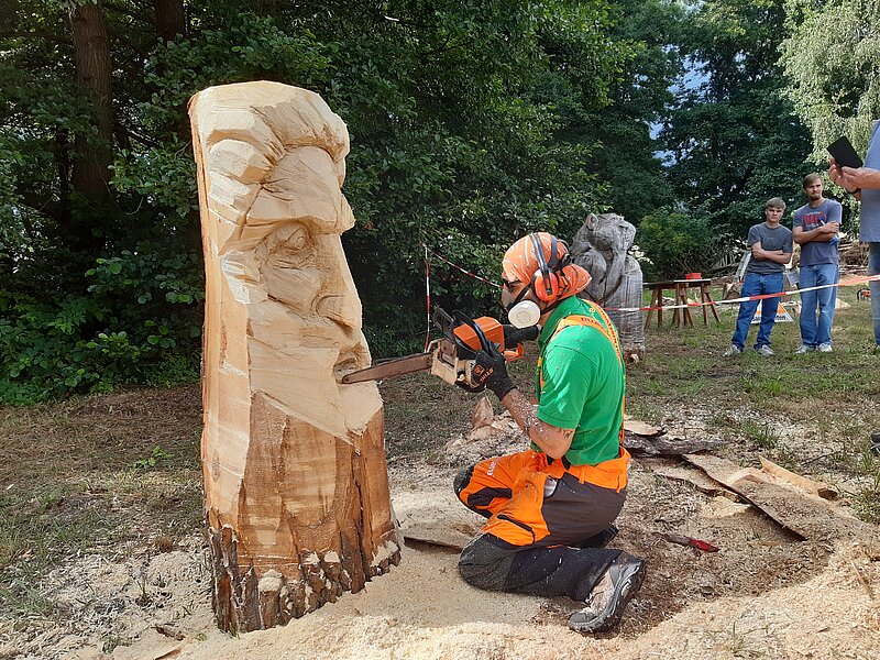 Holzskulpturenwettbewerb in Tornau