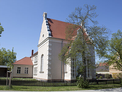 Blick von der Straßenseite auf Paul-Gerhardt-Haus