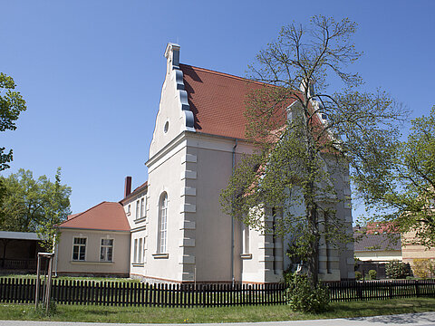 Blick von der Straßenseite auf Paul-Gerhardt-Haus