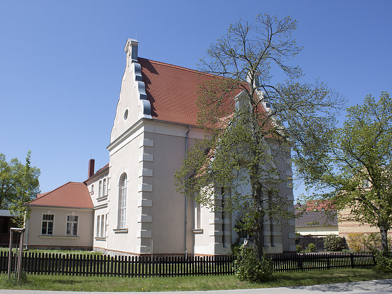 Blick von der Straßenseite auf Paul-Gerhardt-Haus