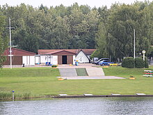 Blick über den Zschornewitzer See in Richtung Ruderzentrum, dem Trainingszentrum für die Ruderer.
