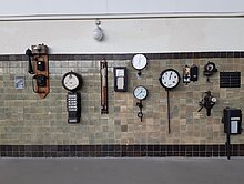 Arbeitsbereich mit Prüfgeräten im ehemaligen Kraftwerk Zschornewitz