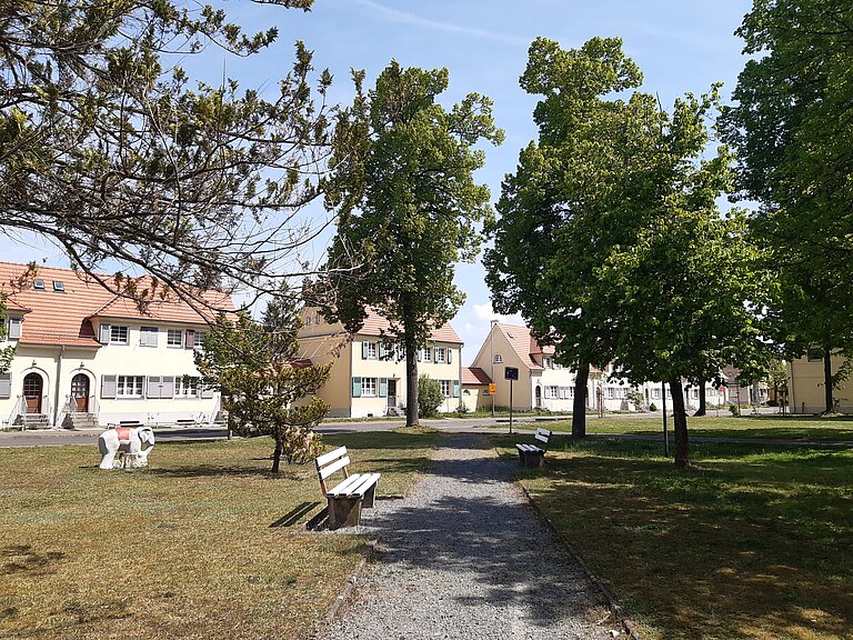 Blick von einem kleinen Park in Richtung Golpaerstraße.