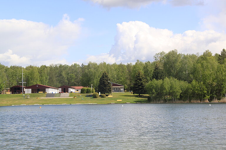 Blick über den Zschornewitzer See in Richtung Ruderzentrum.