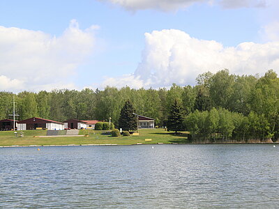 Blick über den Zschornewitzer See in Richtung Ruderzentrum.
