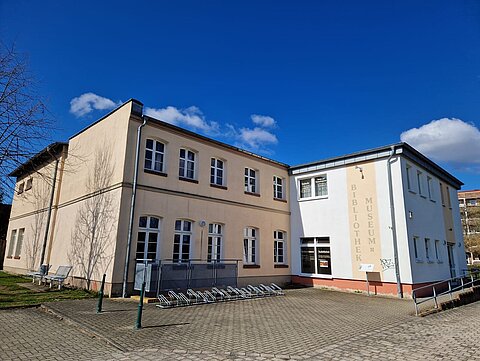 Außenansicht der Bibliothek