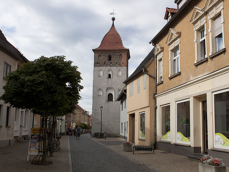 Boulevard mit Blick auf oberen Stadtturm