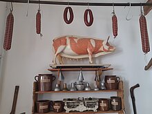 Ausstellungsstücke im Themenraum Schlachterei