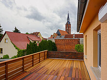 Balkon mit Blick zur Kirche