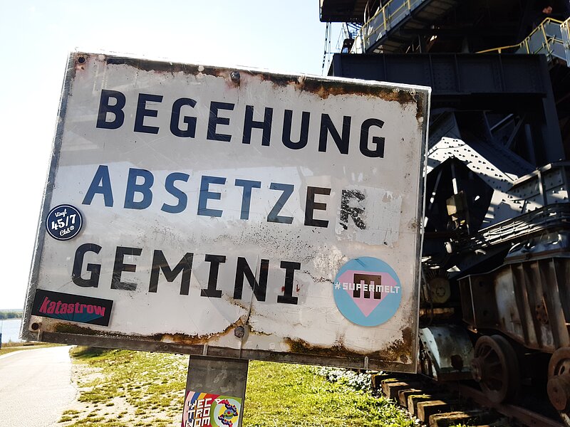 Hinweisschild mit der Aufschrift: Begehung Absetzer Gemini