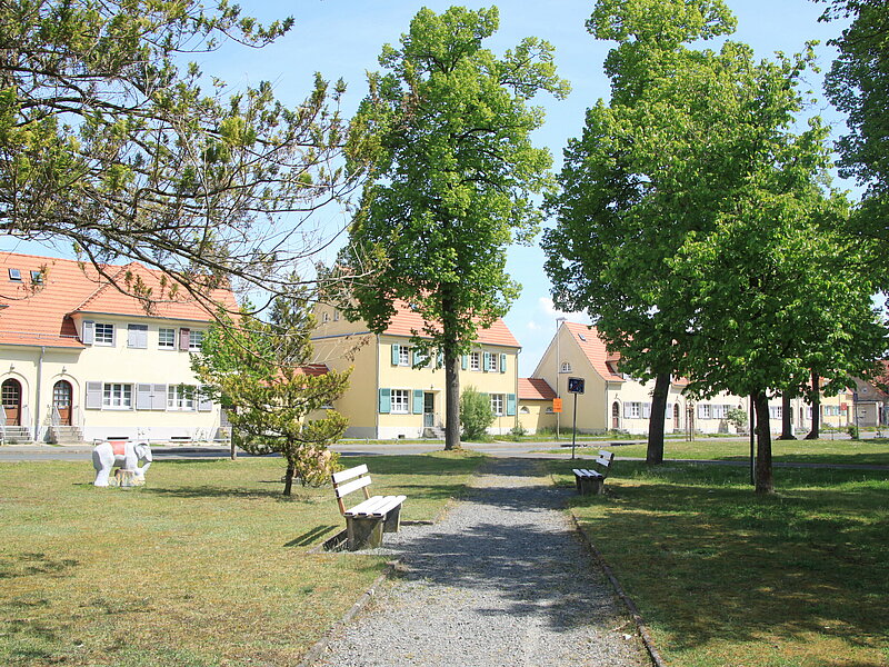 Blick von einem kleinen Park in Richtung Golpaerstraße. 