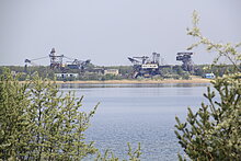 Blick über den Gremminer See zum Freilichtmuseum Ferropolis