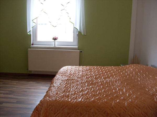 Schlafzimmer mit Doppelbett